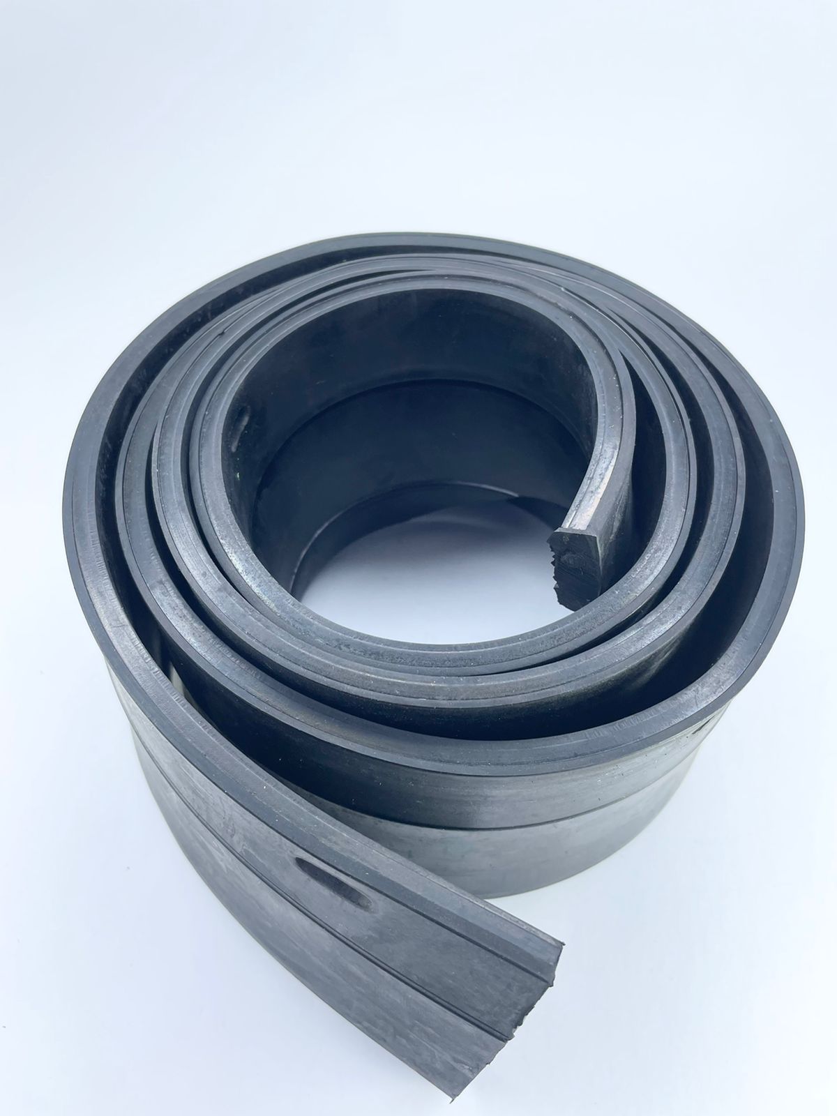 Z4404 - VEDACAO CAIXA DA PENEIRA DIREITA JOHN DEERE: H226762